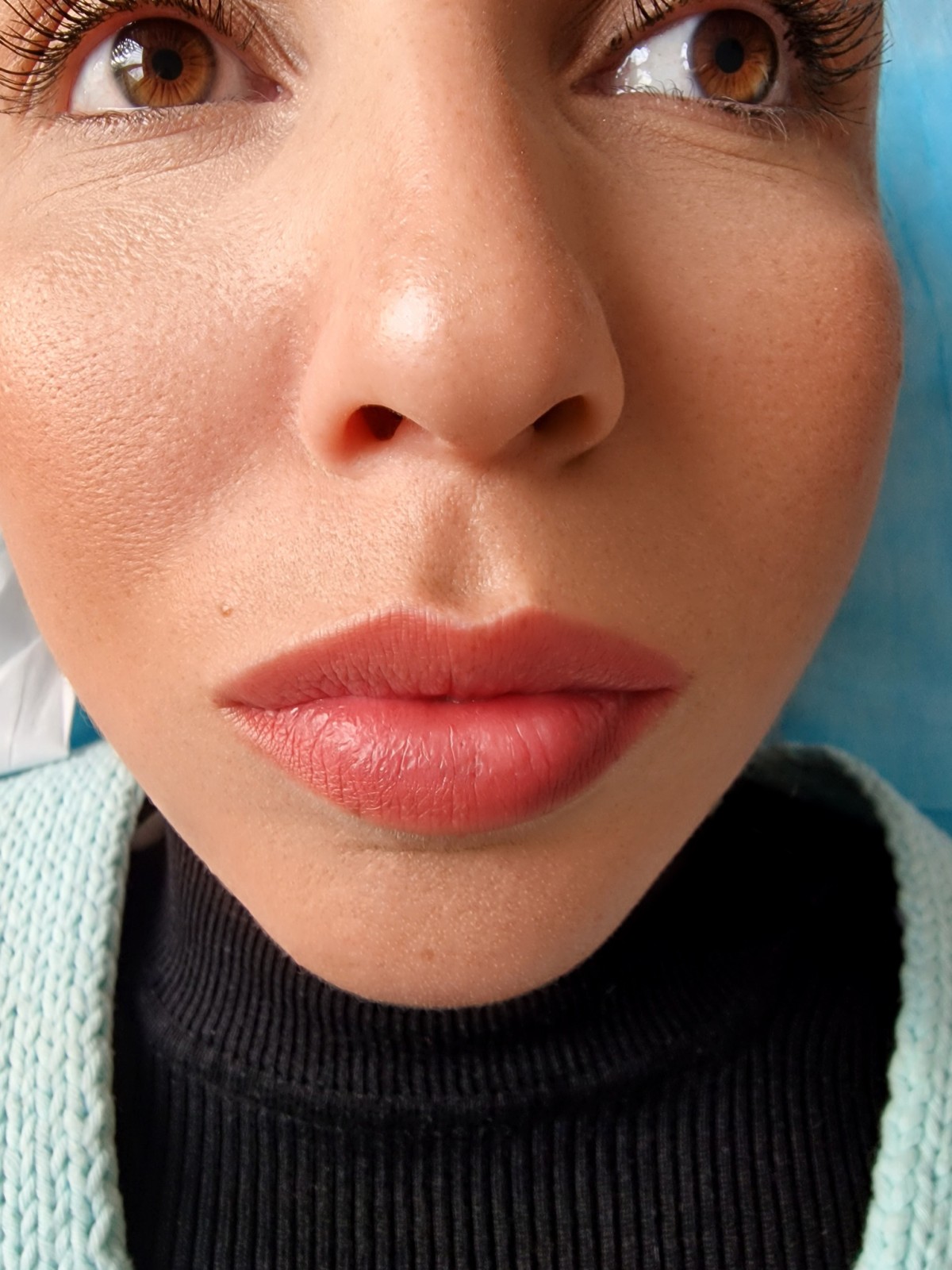 neutralisation lèvres froides dark lips et restructuration de forme de la bouche par maquillage permanent des lèvres Aix-en-Provence