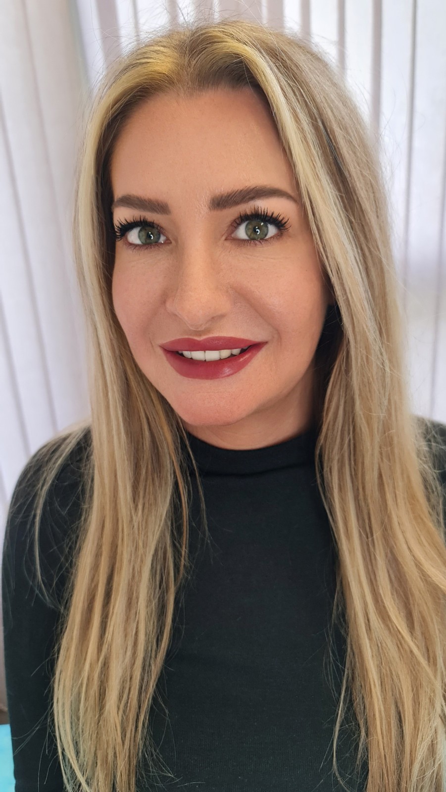 neutralisation lèvres froides dark lips et restructuration de forme de la bouche par maquillage permanent des lèvres Aix-en-Provence