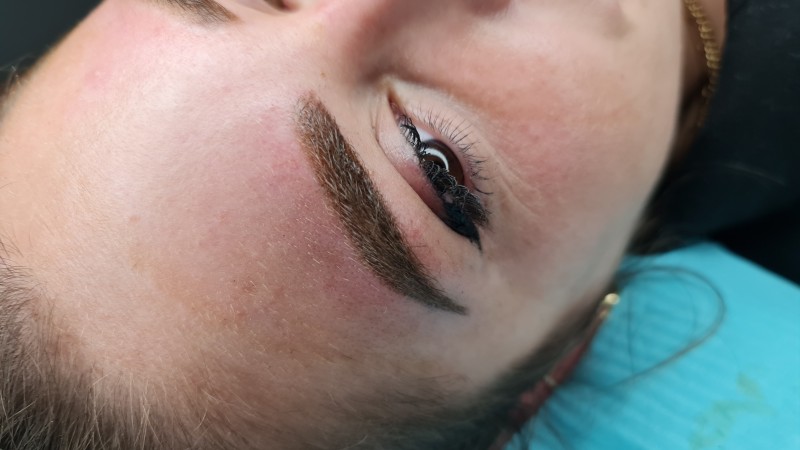 Maquillage permanent sourcils poudrés à La Ciotat proche de Marseille