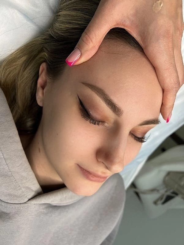 Maquillage permanent sourcils poudrés à La Ciotat proche de Marseille