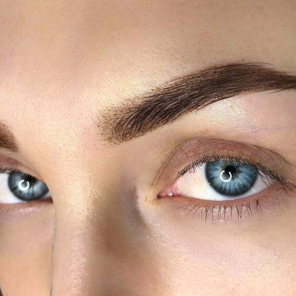 microshading des sourcils à marseille technique ultra réaliste qui ne vire pas fait avec les pigments aux normes européens