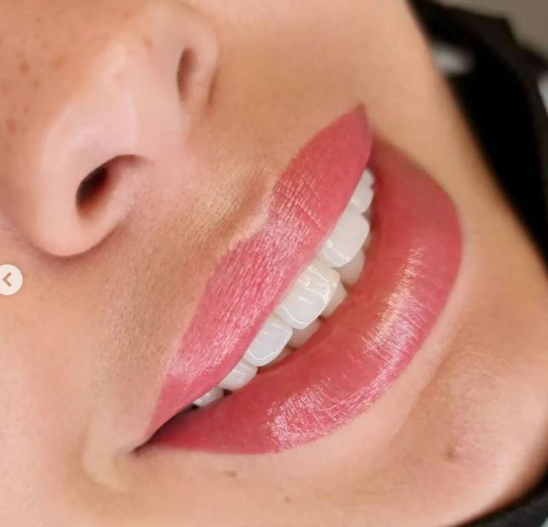 Le resultat  cicatrisé des lèvres 6 mois après le maquillage permanent fait chez blacklinestudio