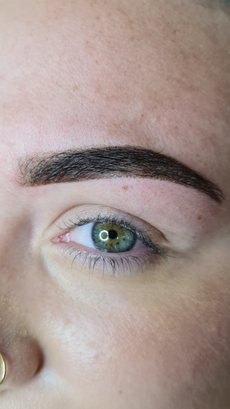 Maquillage permanent sourcils poudrés à La Ciotat proche de Marseille