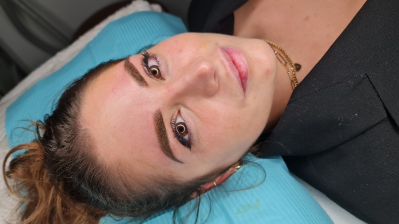 Maquillage permanent sourcils poudrés à La Ciotat proche de Marseille