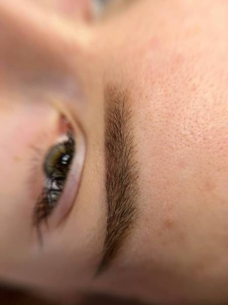 Notre zone d'activité pour ce service Découvrez les résultats d'un microshading des sourcils avant / après 1 semaine